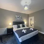 The West Nest For Six - Pass The Keys דירה *