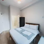 O2 Spacious Hideaway גלאזגו