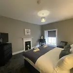 The West Nest For Six - Pass The Keys דירה *