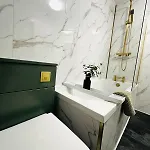 Modern 2 Bedroom Ground Floor Near Centre דירה *