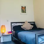 Modern Ground Floor 2 Bed Secure Parking & Perfect For City- Celticemirates Stadium Apartman