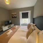 The West Nest For Six - Pass The Keys דירה *