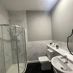 The West Nest For Six - Pass The Keys גלאזגו