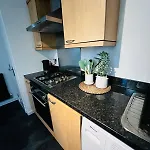 Modern 2 Bedroom Ground Floor Near Centre * גלאזגו