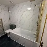 Modern 2 Bedroom Ground Floor Near Centre דירה