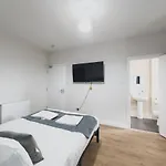 O2 Spacious Hideaway גלאזגו