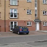 Modern 2 Bedroom Ground Floor Near Centre * גלאזגו