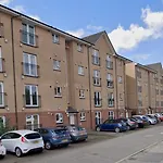 Daire Modern 2 Bedroom Ground Floor Near Centre *