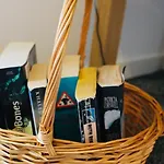 Modern Ground Floor 2 Bed Secure Parking & Perfect For City- Celticemirates Stadium דירה *