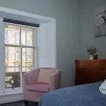 The West Nest For Six - Pass The Keys * גלאזגו