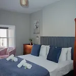 The West Nest For Six - Pass The Keys גלאזגו