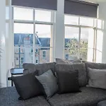 The West Nest For Six - Pass The Keys גלאזגו