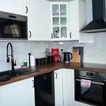 The West Nest For Six - Pass The Keys דירה *