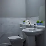 The West Nest For Six - Pass The Keys * גלאזגו