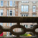 The West Nest For Six - Pass The Keys גלאזגו