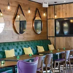Hilton Garden Centre מלון