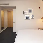 Hilton Garden Centre Hotell 4*