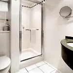 Hilton Garden Centre Hotell 4*