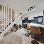 Luxurious Royal 2br Apartment, Centre בית נופש גלאזגו
