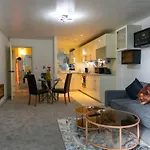 Meadowside Quay 2br Luxurious Глазго