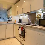 Meadowside Quay 2br Luxurious