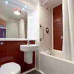 Travelodge 2*