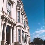 Youth Hostel *