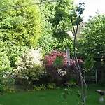 Newhall Apartman
