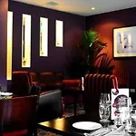 Premier Braehead Hotel 3*