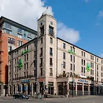 هوليداي إن غلاسكو تياترلاند 4*