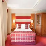 Carlton George 4*