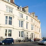 Youth Hostel *