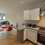 بريميير سويتس بلاس باث ستريت *