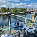 Principal - Clyde Waterfront Apartmán *