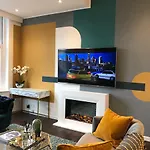2 Bed Chic In Centre Appartamento *