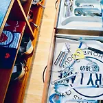 Centre - The Penthouse With Riverviews - Daire