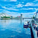 Centre - The Penthouse With Riverviews - *