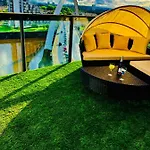 Centre - The Penthouse With Riverviews -
