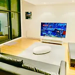 Daire Centre - The Penthouse With Riverviews -