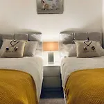 Centre - The Penthouse With Riverviews - Daire *