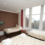 Hotel Mclays 2*