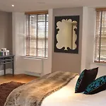 Dreamhouse West End Апартаменты *