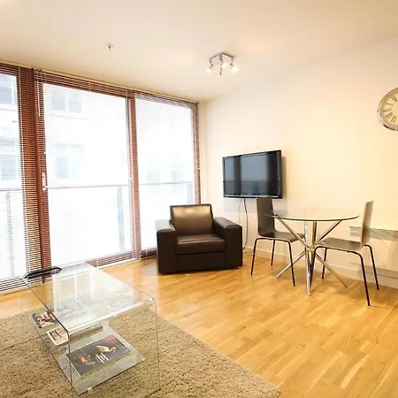 Mitchell Street 2 Apartment *