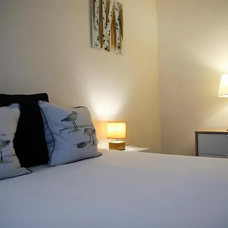 Glasgow, 3 Bed Close To City Centre, Free Street Parking *