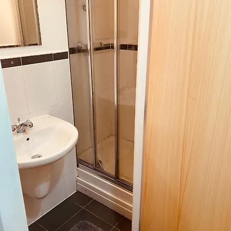 Immaculate 2-bed In Heart Of Appartamento Glasgow