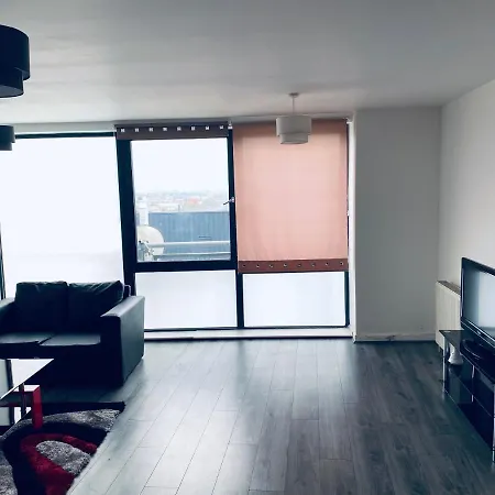Immaculate 2-bed In Heart Of