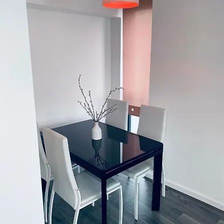 Immaculate 2-bed In Heart Of *