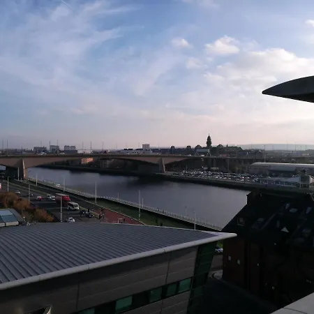 Riverview Luxury Apartment *