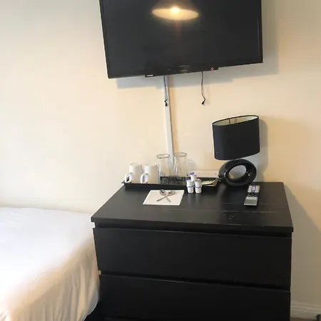 Country house Wallace Budget Glasgow