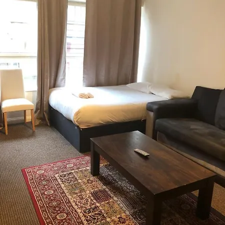 Country house Wallace Budget Glasgow